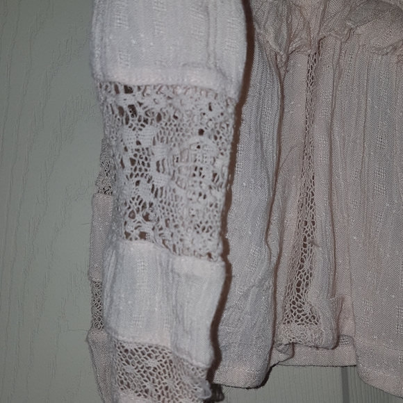 American Eagle  Lace shirt - Picture 2 of 4